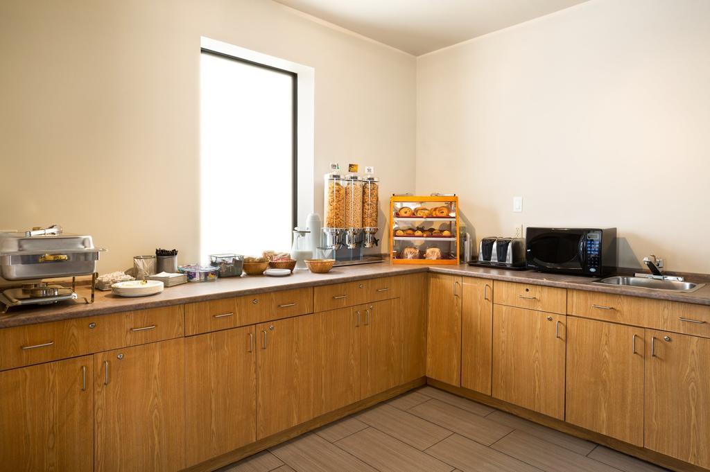 Super 8 By Wyndham Timmins On Hotel Buitenkant foto