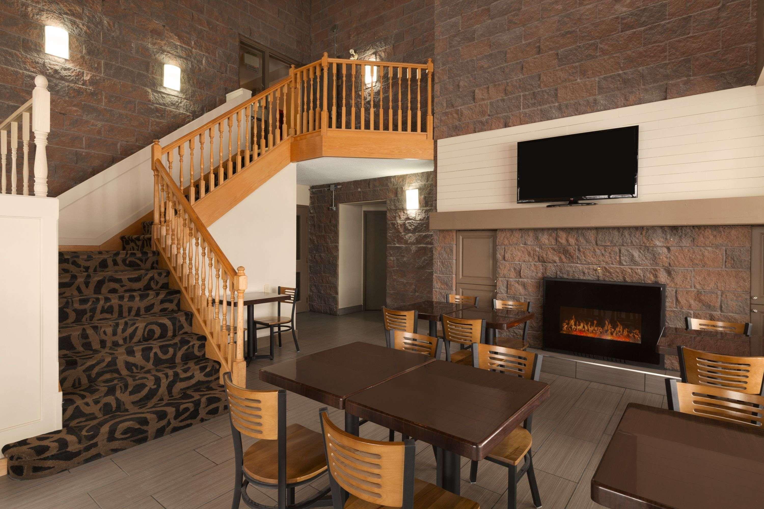Super 8 By Wyndham Timmins On Hotel Buitenkant foto